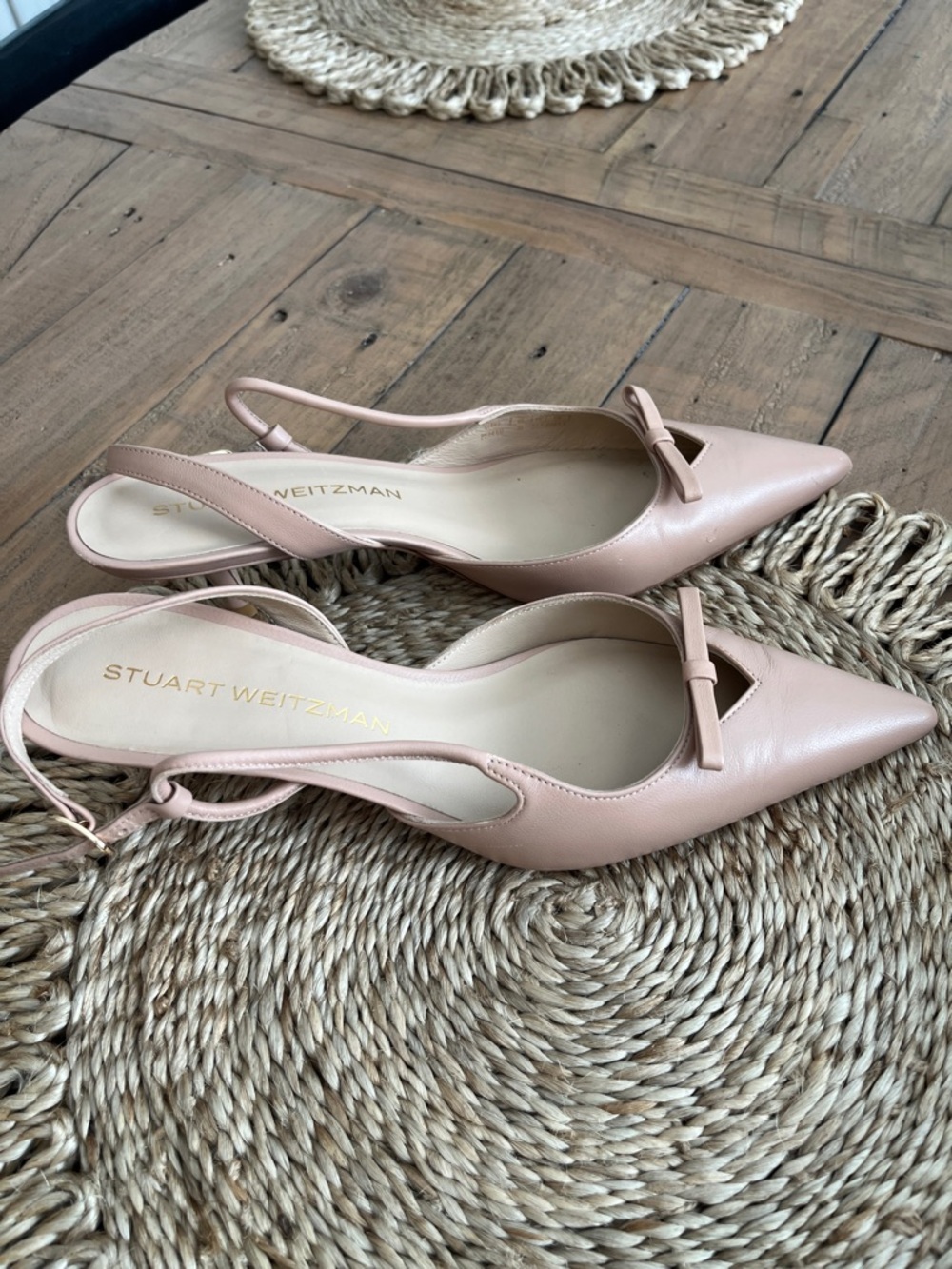 Stuart Weitzman Beige/Blush Pointed-Toe Women’s Slingback Kitten Heels with Bow. - Picture 6 of 6